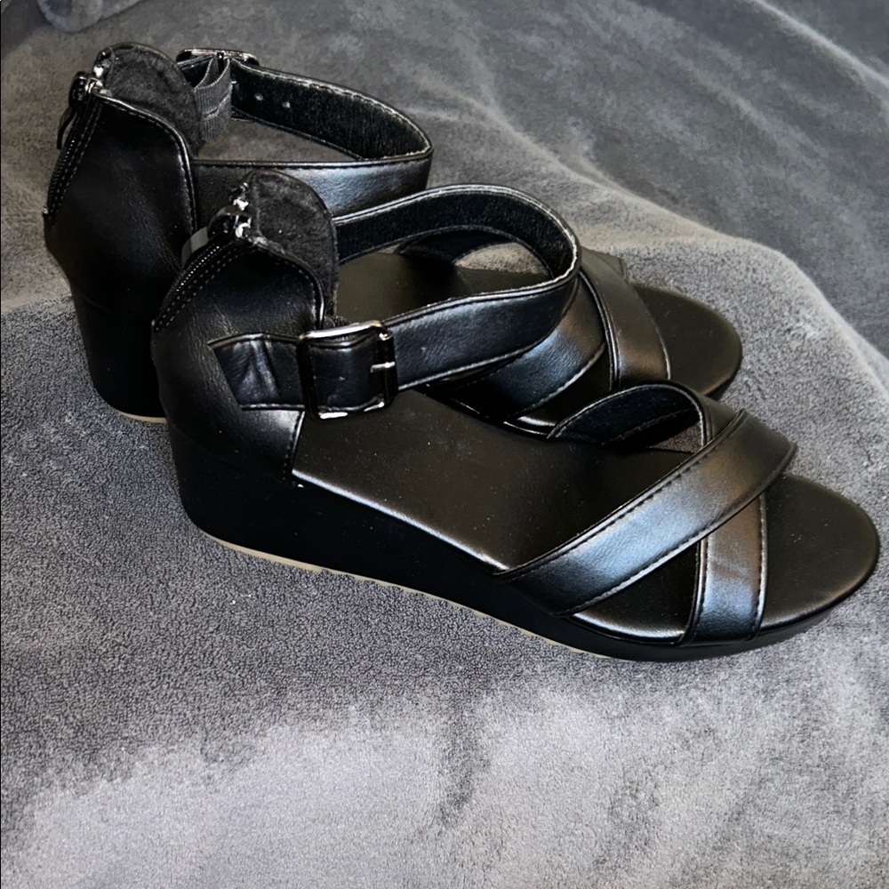 SHEIN-Women’s Black Strappy Wedge Sandals
Size 43 (10)
